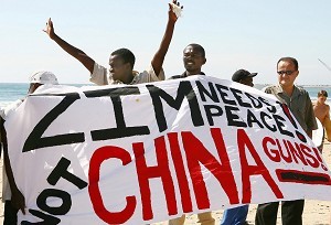 Người Zimbabwe biểu tình phản đối tàu chở vũ khí từ Trung Quốc tới nước này hồi năm 2008
